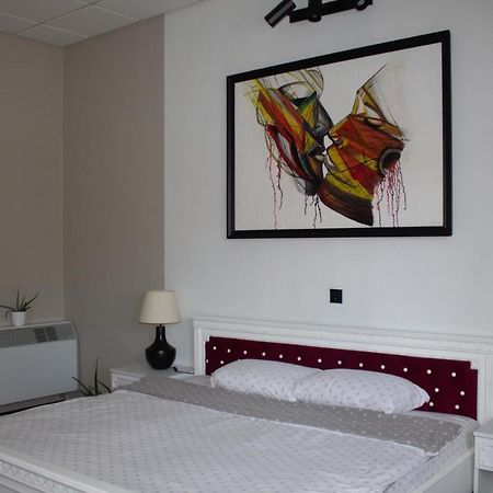 Yox Apartment 1 Gran Varadino Esterno foto